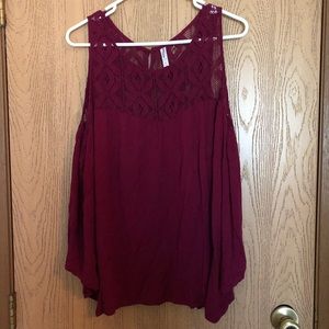 Burgundy tank top 4x